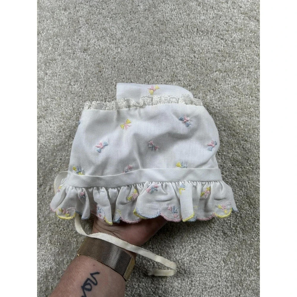 Vintage Infant Baby‎ Bonnet Eyelet Embroidered Pastel Bows Lace Ruffle Tie Trim